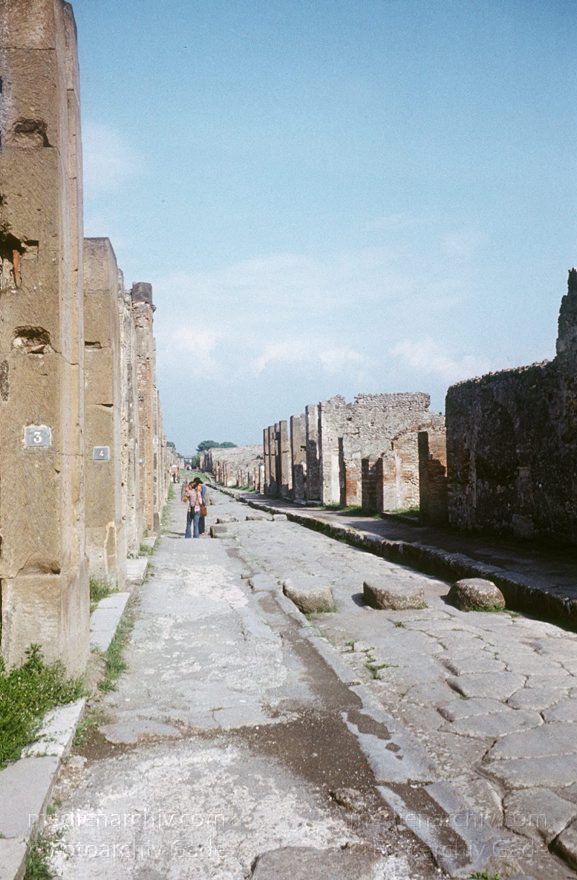 1973. Italien. Provinz Neapel. Region Kampanien. Pompei beim Vesuv
1973. Italien. Provinz Neapel. Region Kampanien. Pompeji. Pompei beim Vesuv. -  Italy. Naples. Mount Vesuvius
Schlüsselwörter: 1973;Campania;Italia;Italien;Italy;Kampanien;Naples;Napoli;Neapel;Pompei;Pompeji;Vesuv