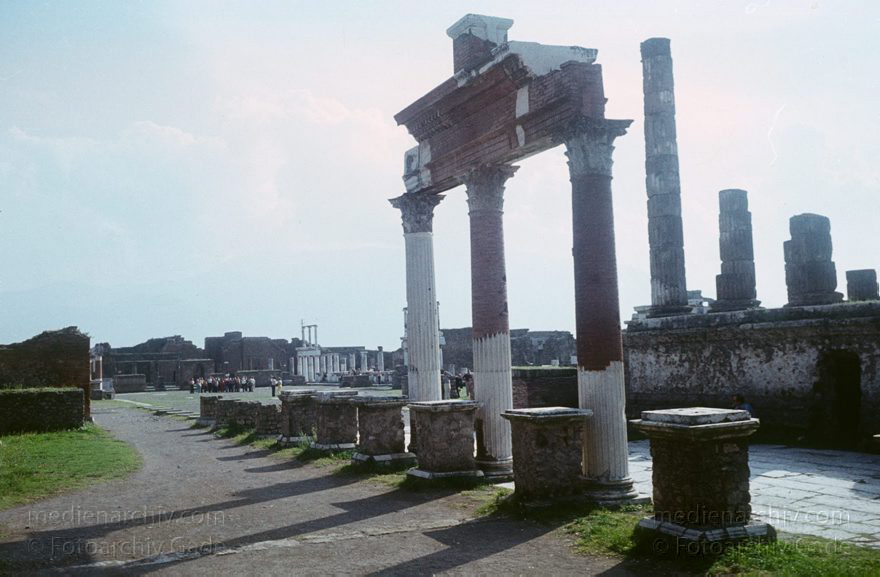 1973. Italien. Provinz Neapel. Region Kampanien. Pompei beim Vesuv
1973. Italien. Provinz Neapel. Region Kampanien. Pompeji. Pompei beim Vesuv. -  Italy. Naples. Mount Vesuvius
Schlüsselwörter: 1973;Campania;Italia;Italien;Italy;Kampanien;Naples;Napoli;Neapel;Pompei;Pompeji;Vesuv