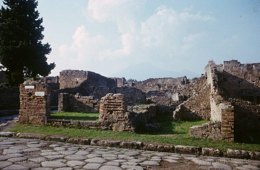 1973. Italien. Provinz Neapel. Region Kampanien. Pompei beim Vesuv
1973. Italien. Provinz Neapel. Region Kampanien. Pompeji. Pompei beim Vesuv. -  Italy. Naples. Mount Vesuvius
Schlüsselwörter: 1973;Campania;Italia;Italien;Italy;Kampanien;Naples;Napoli;Neapel;Pompei;Pompeji;Vesuv