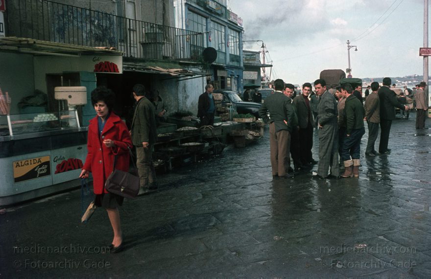 um 1960. Italien. Provinz Neapel. Region Kampanien. Pozzuoli
um 1960. Italien. Provinz Neapel. Region Kampanien. Pozzuoli. - Italy. Italia. Pezzulo
Schlüsselwörter: 1960;Campania;Italia;Italien;Italy;Kampanien;Pezzulo;Pozzuoli