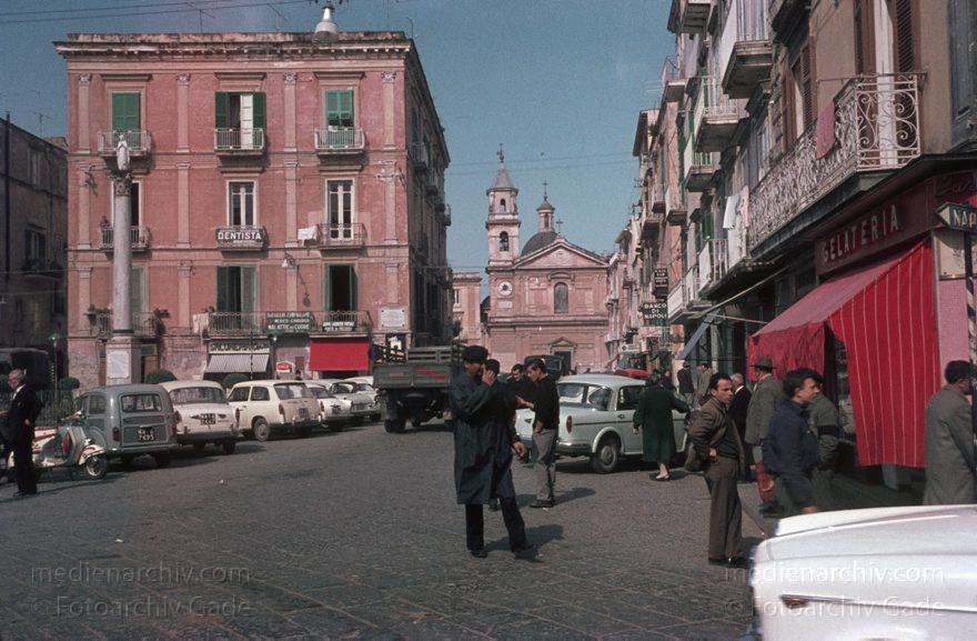 um 1960. Italien. Provinz Neapel. Region Kampanien. Pozzuoli
um 1960. Italien. Provinz Neapel. Region Kampanien. Pozzuoli. - Italy. Italia. Pezzulo
Schlüsselwörter: 1960;Campania;Italia;Italien;Italy;Kampanien;Pezzulo;Pozzuoli