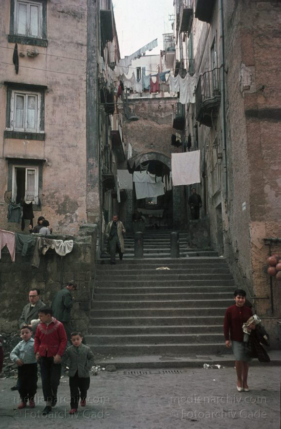 um 1960. Italien. Provinz Neapel. Region Kampanien. Pozzuoli
um 1960. Italien. Provinz Neapel. Region Kampanien. Pozzuoli. - Italy. Italia. Pezzulo
Schlüsselwörter: 1960;Campania;Italia;Italien;Italy;Kampanien;Pezzulo;Pozzuoli