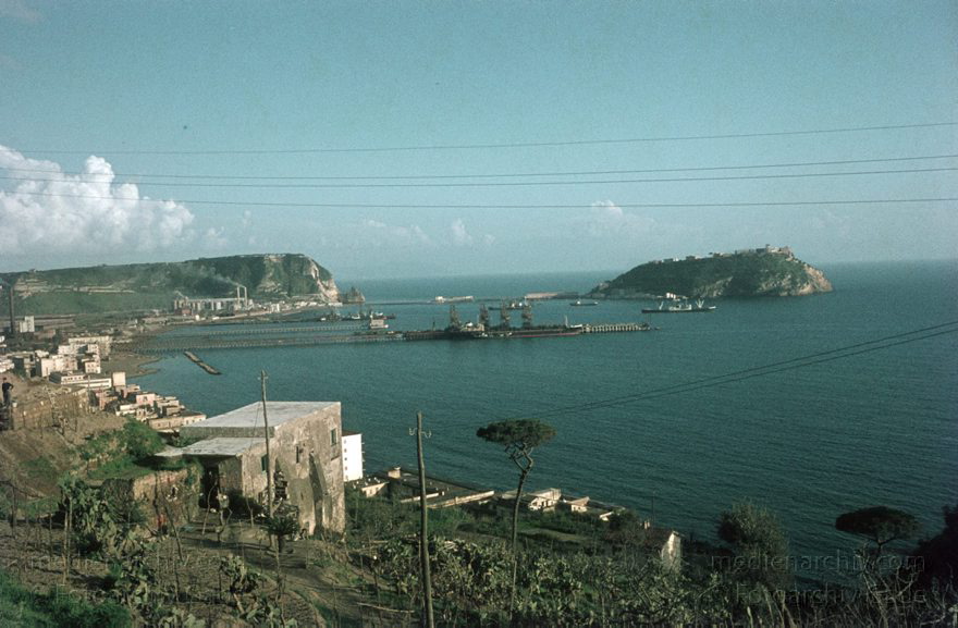 um 1960. Italien. Provinz Neapel. Region Kampanien. Pozzuoli
um 1960. Italien. Provinz Neapel. Region Kampanien. Pozzuoli. - Italy. Italia. Pezzulo. Küste Mittelmeer.
Schlüsselwörter: 1960;Campania;Italia;Italien;Italy;Kampanien;Küste Mittelmeer;Pezzulo;Pozzuoli