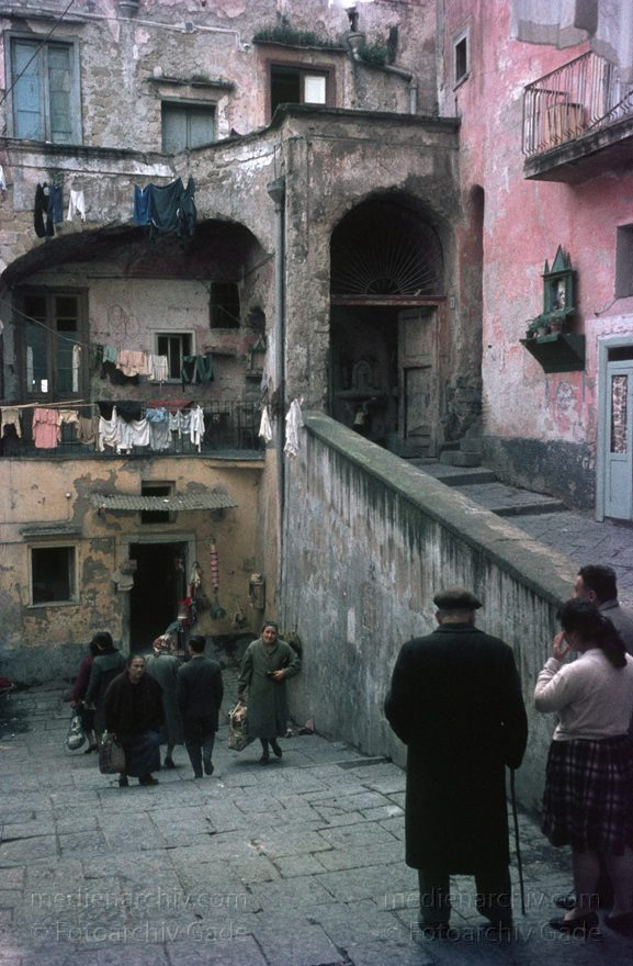 um 1960. Italien. Provinz Neapel. Region Kampanien. Pozzuoli
um 1960. Italien. Provinz Neapel. Region Kampanien. Pozzuoli. - Italy. Italia. Pezzulo
Schlüsselwörter: 1960;Campania;Italia;Italien;Italy;Kampanien;Pezzulo;Pozzuoli