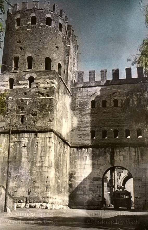 1933. Italien. Latium. Rom
1933. Italien. Latium. Rom. -  Italy. Lazio. Rome  - Italia. Lazio. Roma.  Koloriertes Schwarzweissdia.
Schlüsselwörter: 1933;Italia;Italien;Italy;Latium;Lazio;Rom;Roma