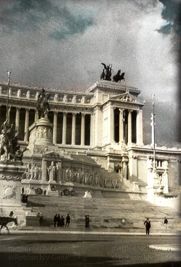 1933. Italien. Latium. Rom
1933. Italien. Latium. Rom. -  Italy. Lazio. Rome  - Italia. Lazio. Roma.  Koloriertes Schwarzweissdia.
Schlüsselwörter: 1933;Italia;Italien;Italy;Latium;Lazio;Rom;Roma