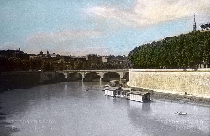 1933. Italien. Latium. Rom
1933. Italien. Latium. Rom. -  Italy. Lazio. Rome  - Italia. Lazio. Roma.  Koloriertes Schwarzweissdia.
Schlüsselwörter: 1933;Italia;Italien;Italy;Latium;Lazio;Rom;Roma