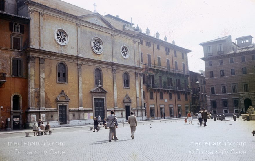 1965. Italien. Latium. Rom
1965. Italien. Latium. Rom. -  Italy. Lazio. Rome  - Italia. Lazio. Roma
Schlüsselwörter: 1965;Italia;Italien;Italy;Latium;Lazio;Rom;Roma