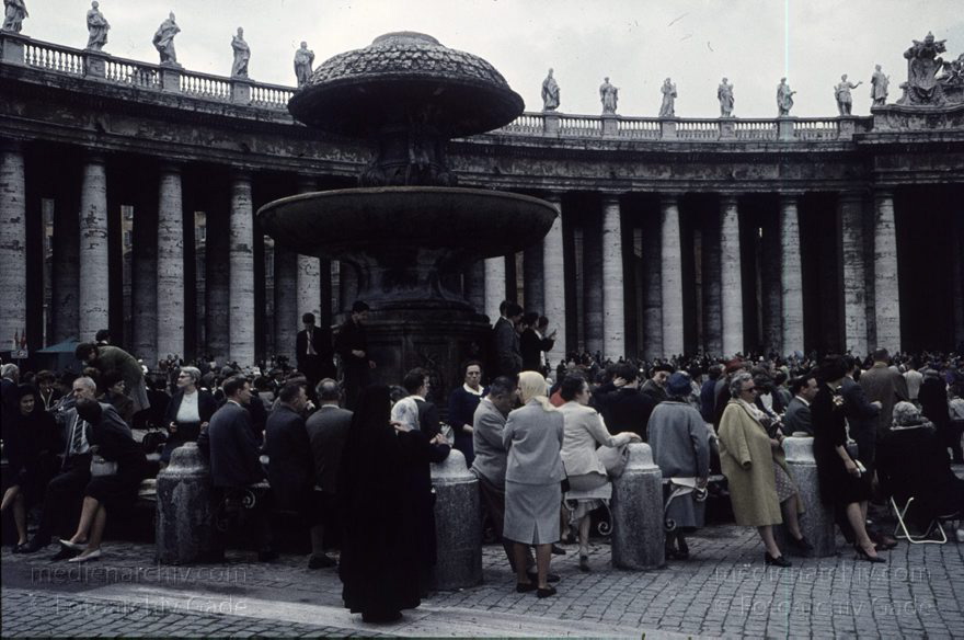 1960er. Italien. Latium. Rom
1960er. Italien. Latium. Rom. -  Italy. Lazio. Rome  - Italia. Lazio. Roma. Brunnen am Petersplatz
Schlüsselwörter: 1960er;Brunnen;Italia;Italien;Italy;Latium;Lazio;Petersplatz;Rom;Roma