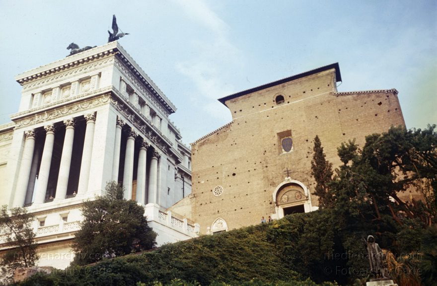 1965. Italien. Latium. Rom.  Reiterstatue von Viktor Emmanuel II
1965. Italien. Latium. Rom. -  Italy. Lazio. Rome  - Italia. Lazio. Roma.  Reiterstatue von Viktor Emmanuel II. Blick in die Umgebung vom Monument.
Schlüsselwörter: 1965;Italia;Italien;Italy;Latium;Lazio;Monument;Reiterstatue;Rom;Roma;Viktor Emmanuel II