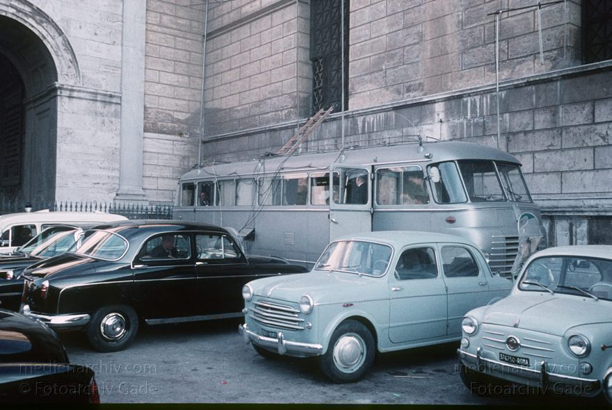 1960er. Italien. Latium. Rom
1960er. Italien. Latium. Rom. -  Italy. Lazio. Rome  - Italia. Lazio. Roma. San Paolo. Autos
Schlüsselwörter: 1960er;Autos;Italia;Italien;Italy;Latium;Lazio;Rom;Roma;S. Paolo;San Paolo