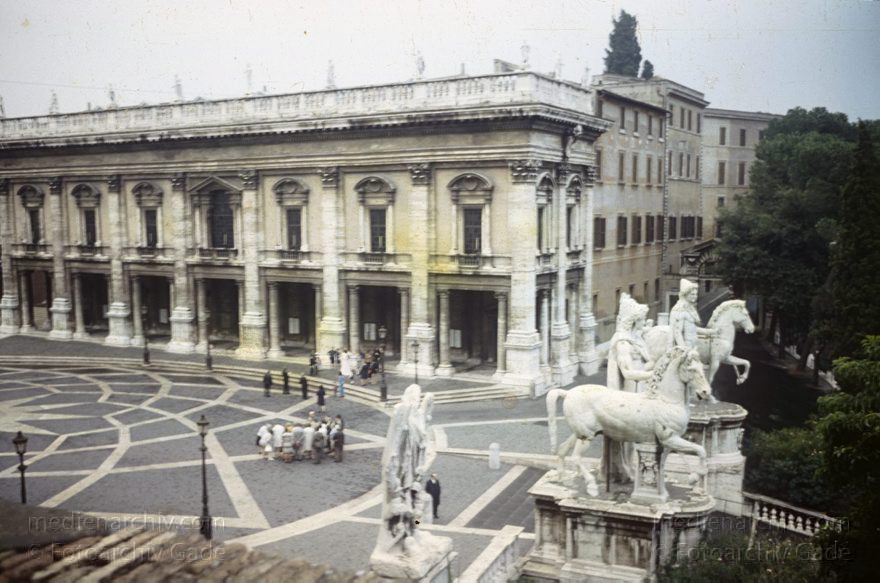 1965. Italien. Latium. Rom. Vatikan
1965. Italien. Latium. Rom. -  Italy. Lazio. Rome  - Italia. Lazio. Roma. Vatikan
Schlüsselwörter: 1965;Italia;Italien;Italy;Latium;Lazio;Rom;Roma;Vatikan