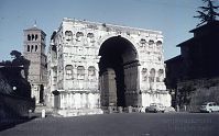 Italy-Rom-196x-219.jpg