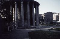 Italy-Rom-196x-232.jpg