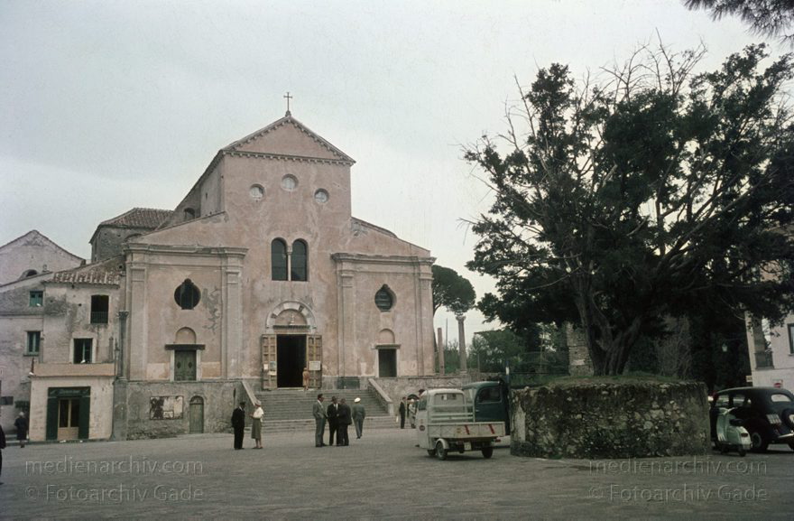 um 1960. Italien. Sorrent
um 1960. Italien. Provinz Neapel. Region Kampanien. Sorrent. -  Italy. Naples. Sorrent -  Italia. Sorrento
Schlüsselwörter: 1960;Campania;Italia;Italien;Italy;Kampanien;Kirche;Naples;Napoli;Neapel;Sorrento