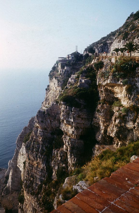 um 1960. Italien. Sorrent
um 1960. Italien. Provinz Neapel. Region Kampanien. Sorrent. -  Italy. Naples. Sorrent -  Italia. Sorrento
Schlüsselwörter: 1960;Campania;Italia;Italien;Italy;Kampanien;Küste;Mittelmeer;Naples;Napoli;Neapel;Sorrento