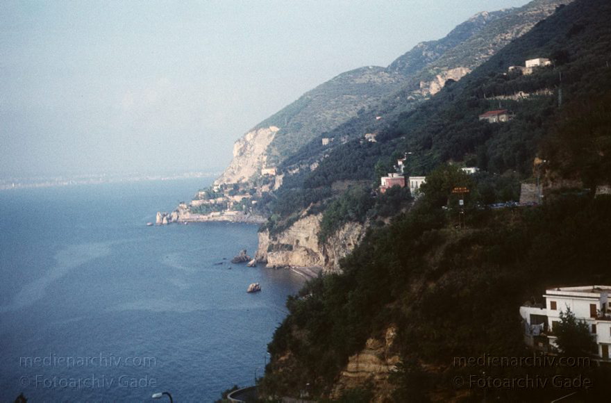um 1960. Italien. Sorrent
um 1960. Italien. Provinz Neapel. Region Kampanien. Sorrent. -  Italy. Naples. Sorrent -  Italia. Sorrento
Schlüsselwörter: 1960;Campania;Italia;Italien;Italy;Kampanien;Küste;Mittelmeer;Naples;Napoli;Neapel;Sorrento