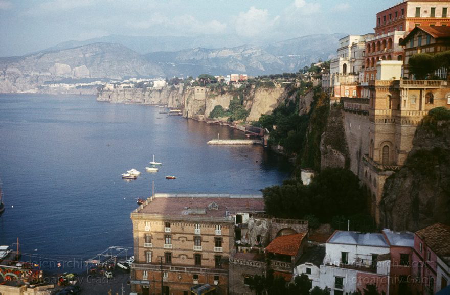 um 1960. Italien. Sorrent
um 1960. Italien. Provinz Neapel. Region Kampanien. Sorrent. -  Italy. Naples. Sorrent -  Italia. Sorrento
Schlüsselwörter: 1960;Campania;Italia;Italien;Italy;Kampanien;Küste;Mittelmeer;Naples;Napoli;Neapel;Sorrento