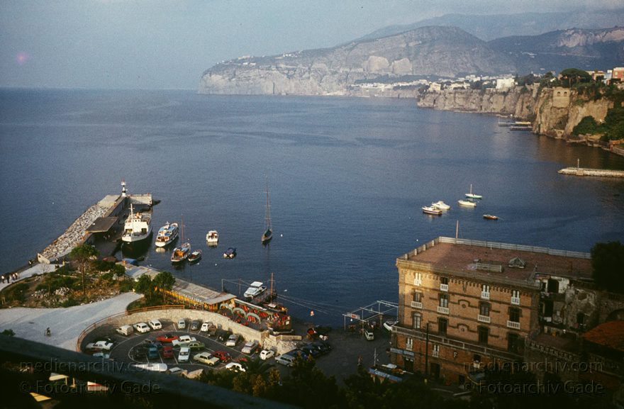 um 1960. Italien. Sorrent
um 1960. Italien. Provinz Neapel. Region Kampanien. Sorrent. -  Italy. Naples. Sorrent -  Italia. Sorrento
Schlüsselwörter: 1960;Campania;Italia;Italien;Italy;Kampanien;Küste;Mittelmeer;Naples;Napoli;Neapel;Sorrento