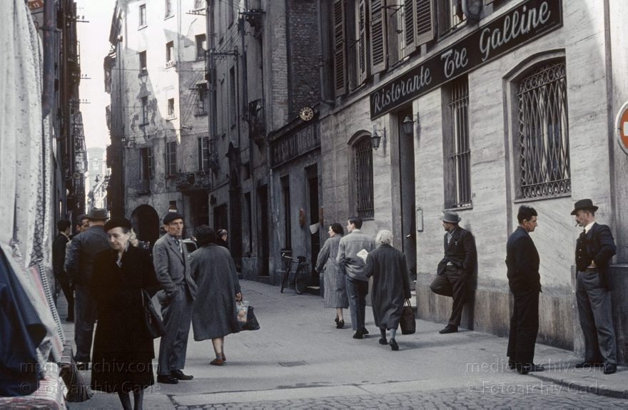 1959. Italien. Piemont. Turin
1959. Italien. Piemont. Turin -   Italy. Piedmont - Italia. Torino
Schlüsselwörter: 1959;Italia;Italien;Italy;Piedmont;Piemont;Torino;Turin