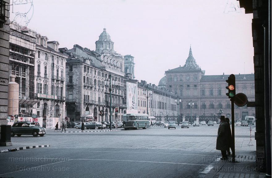 1959. Italien. Piemont. Turin
1959. Italien. Piemont. Turin -   Italy. Piedmont - Italia. Torino
Schlüsselwörter: 1959;Italia;Italien;Italy;Piedmont;Piemont;Torino;Turin