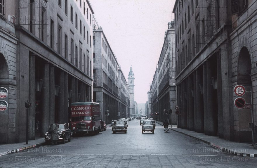 1959. Italien. Piemont. Turin
1959. Italien. Piemont. Turin -   Italy. Piedmont - Italia. Torino
Schlüsselwörter: 1959;Italia;Italien;Italy;Piedmont;Piemont;Torino;Turin