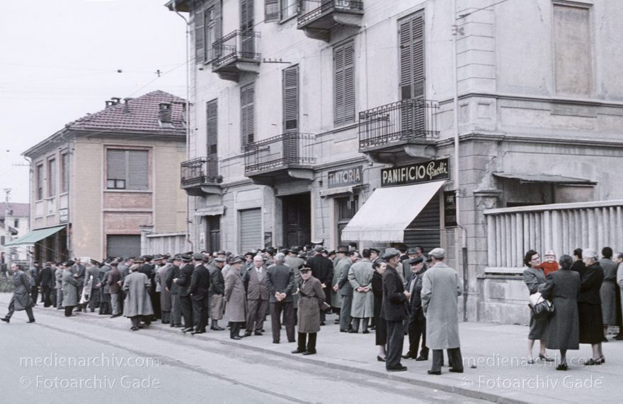 1959. Italien. Piemont. Turin
1959. Italien. Piemont. Turin -   Italy. Piedmont - Italia. Torino
Schlüsselwörter: 1959;Italia;Italien;Italy;Piedmont;Piemont;Torino;Turin