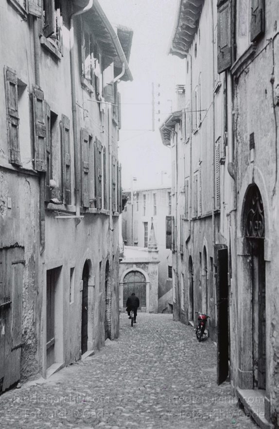 1959. Italien. Piemont. Turin
1959. Italien. Piemont. Turin -   Italy. Piedmont - Italia. Torino
Schlüsselwörter: 1959;Italia;Italien;Italy;Piedmont;Piemont;Torino;Turin