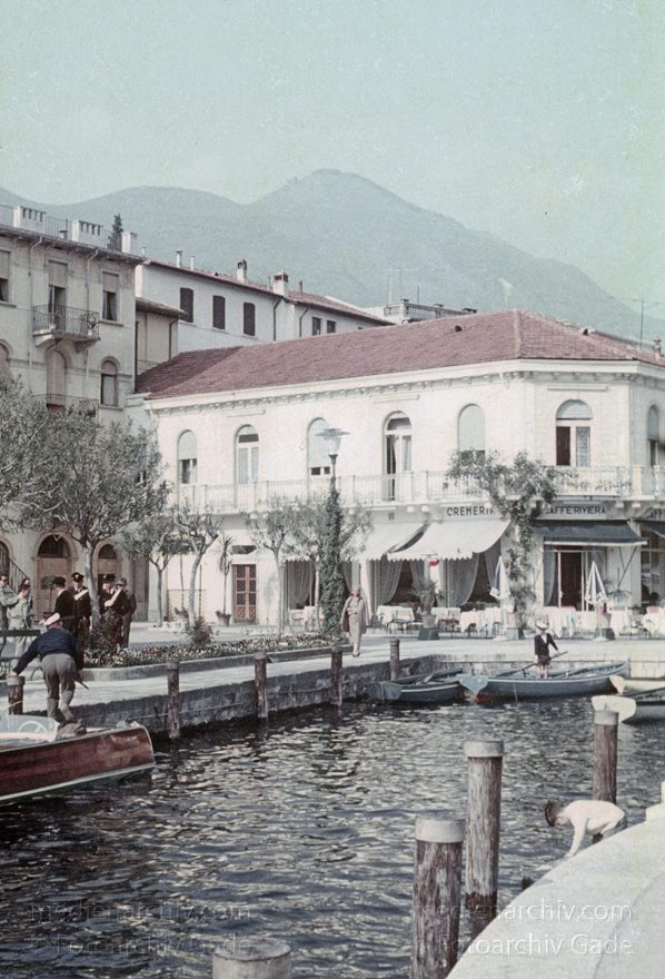 1959. Italien. Piemont. Turin
1959. Italien. Piemont. Turin -   Italy. Piedmont - Italia. Torino
Schlüsselwörter: 1959;Italia;Italien;Italy;Piedmont;Piemont;Torino;Turin