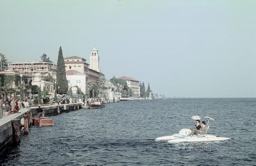 1959. Italien. Piemont. Turin
1959. Italien. Piemont. Turin -   Italy. Piedmont - Italia. Torino
Schlüsselwörter: 1959;Italia;Italien;Italy;Piedmont;Piemont;Torino;Turin