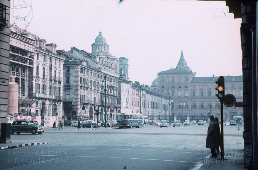 1959. Italien. Piemont. Turin
1959. Italien. Piemont. Turin -   Italy. Piedmont - Italia. Torino
Schlüsselwörter: 1959;Italia;Italien;Italy;Piedmont;Piemont;Torino;Turin