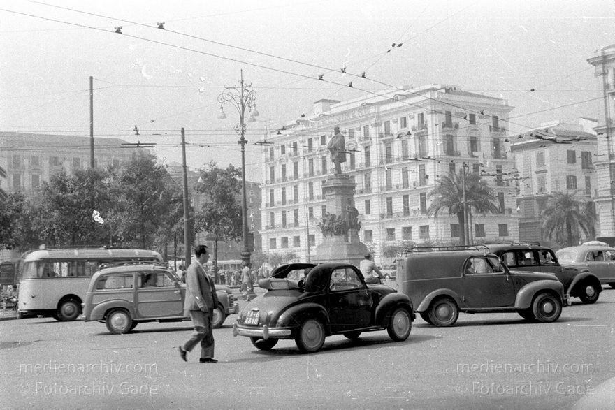 1955. Italien. Neapel. -  Italy. Naples -  Italia. Napoli
1955. Italien. Provinz Neapel. Region Kampanien. Neapel. -  Italy. Naples -  Italia. Campania. Napoli
Schlüsselwörter: 1955;Campania;Italia;Italien;Italy;Kampanien;Naples;Napoli;Neapel