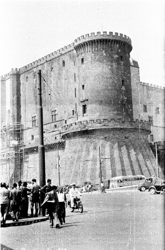 1955. Italien. Neapel. -  Italy. Naples -  Italia. Napoli
1955. Italien. Provinz Neapel. Region Kampanien. Neapel. -  Italy. Naples -  Italia. Campania. Napoli. Burg. Castel Nuovo. Maschio Angioino
Schlüsselwörter: 1955;Burg;Campania;Castel Nuovo;Italia;Italien;Italy;Kampanien;Maschio Angioino;Naples;Napoli;Neapel
