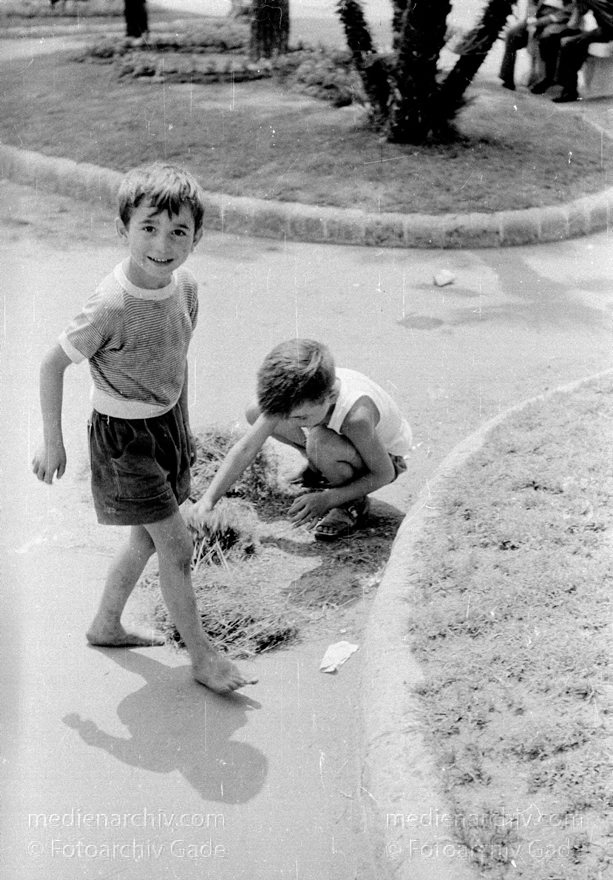 1955. Italien. Neapel. -  Italy. Naples -  Italia. Napoli
1955. Italien. Provinz Neapel. Region Kampanien. Neapel. -  Italy. Naples -  Italia. Campania. Napoli
Schlüsselwörter: 1955;Campania;Italia;Italien;Italy;Kampanien;Naples;Napoli;Neapel