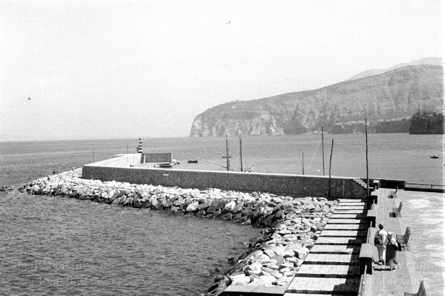 1955. Italien. Neapel. -  Italy. Naples -  Italia. Napoli
1955. Italien. Provinz Neapel. Region Kampanien. Neapel. -  Italy. Naples -  Italia. Campania. Napoli. Golf von Neapel. Mittelmeer. Küste
Schlüsselwörter: 1955;Campania;Golf von Neapel;Italia;Italien;Italy;Kampanien;Küste;Mittelmeer;Naples;Napoli;Neapel