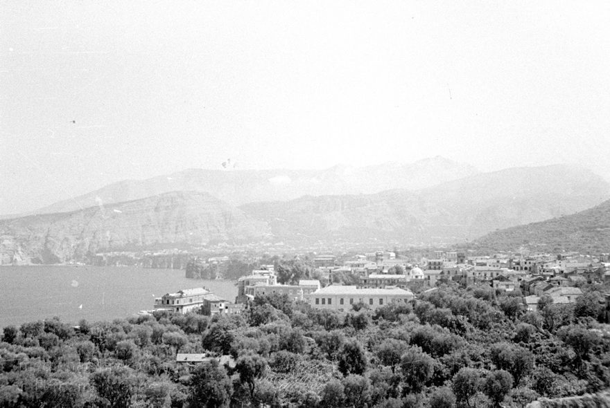 1955. Italien. Neapel. -  Italy. Naples -  Italia. Napoli
1955. Italien. Provinz Neapel. Region Kampanien. Neapel. -  Italy. Naples -  Italia. Campania. Napoli. Golf von Neapel. Mittelmeer. Küste
Schlüsselwörter: 1955;Campania;Golf von Neapel;Italia;Italien;Italy;Kampanien;Küste;Mittelmeer;Naples;Napoli;Neapel