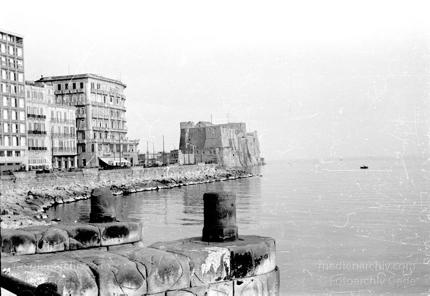 1955. Italien. Neapel. -  Italy. Naples -  Italia. Napoli
1955. Italien. Provinz Neapel. Region Kampanien. Neapel. -  Italy. Naples -  Italia. Campania. Napoli. Küste. Mittelmeer
Schlüsselwörter: 1955;Campania;Italia;Italien;Italy;Kampanien;Küste;Mittelmeer;Naples;Napoli;Neapel