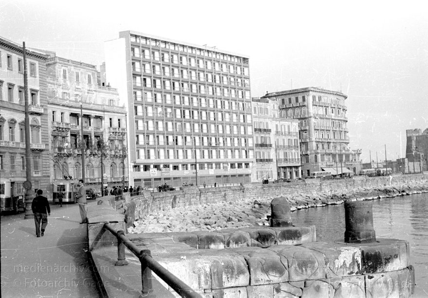 1955. Italien. Neapel. -  Italy. Naples -  Italia. Napoli
1955. Italien. Provinz Neapel. Region Kampanien. Neapel. -  Italy. Naples -  Italia. Campania. Napoli
Schlüsselwörter: 1955;Campania;Italia;Italien;Italy;Kampanien;Naples;Napoli;Neapel