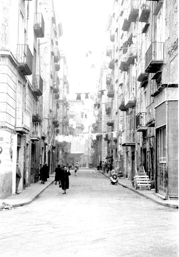 1955. Italien. Neapel. -  Italy. Naples -  Italia. Napoli
1955. Italien. Provinz Neapel. Region Kampanien. Neapel. -  Italy. Naples -  Italia. Campania. Napoli
Schlüsselwörter: 1955;Campania;Italia;Italien;Italy;Kampanien;Naples;Napoli;Neapel
