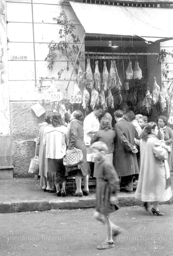 1955. Italien. Neapel. -  Italy. Naples -  Italia. Napoli
1955. Italien. Provinz Neapel. Region Kampanien. Neapel. -  Italy. Naples -  Italia. Campania. Napoli
Schlüsselwörter: 1955;Campania;Italia;Italien;Italy;Kampanien;Naples;Napoli;Neapel