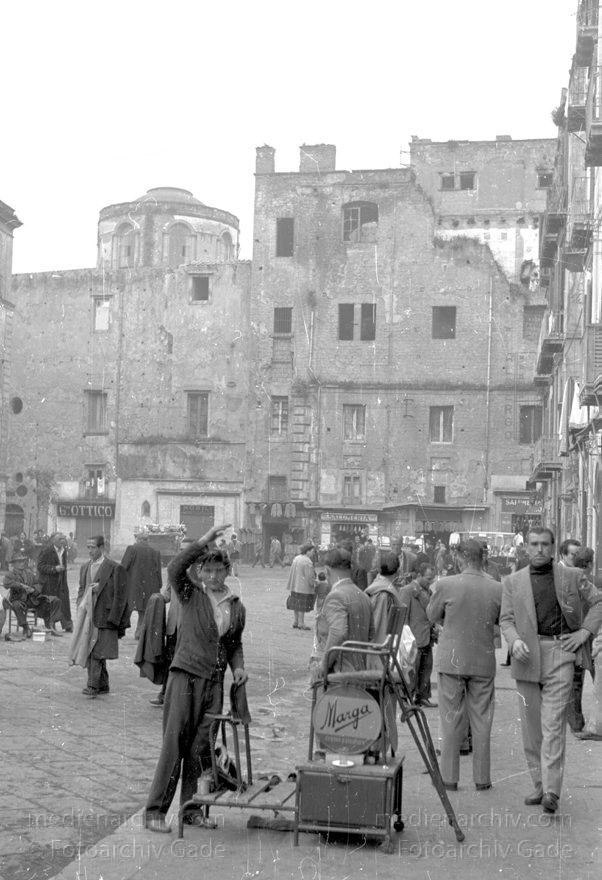 1955. Italien. Neapel. -  Italy. Naples -  Italia. Napoli
1955. Italien. Provinz Neapel. Region Kampanien. Neapel. -  Italy. Naples -  Italia. Campania. Napoli
Schlüsselwörter: 1955;Campania;Italia;Italien;Italy;Kampanien;Naples;Napoli;Neapel