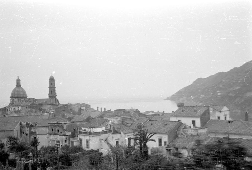 1955. Italien. Neapel. -  Italy. Naples -  Italia. Napoli
1955. Italien. Provinz Neapel. Region Kampanien. Neapel. -  Italy. Naples -  Italia. Campania. Napoli. Golf von Neapel. Mittelmeer. Küste
Schlüsselwörter: 1955;Campania;Golf von Neapel;Italia;Italien;Italy;Kampanien;Küste;Mittelmeer;Naples;Napoli;Neapel