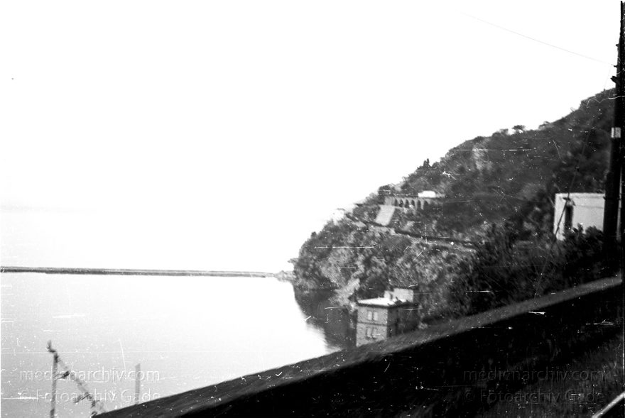 1955. Italien. Neapel. -  Italy. Naples -  Italia. Napoli
1955. Italien. Provinz Neapel. Region Kampanien. Neapel. -  Italy. Naples -  Italia. Campania. Napoli. Golf von Neapel. Mittelmeer. Küste
Schlüsselwörter: 1955;Campania;Golf von Neapel;Italia;Italien;Italy;Kampanien;Küste;Mittelmeer;Naples;Napoli;Neapel