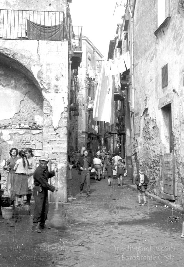1955. Italien. Neapel. -  Italy. Naples -  Italia. Napoli
1955. Italien. Provinz Neapel. Region Kampanien. Neapel. -  Italy. Naples -  Italia. Campania. Napoli
Schlüsselwörter: 1955;Campania;Italia;Italien;Italy;Kampanien;Naples;Napoli;Neapel