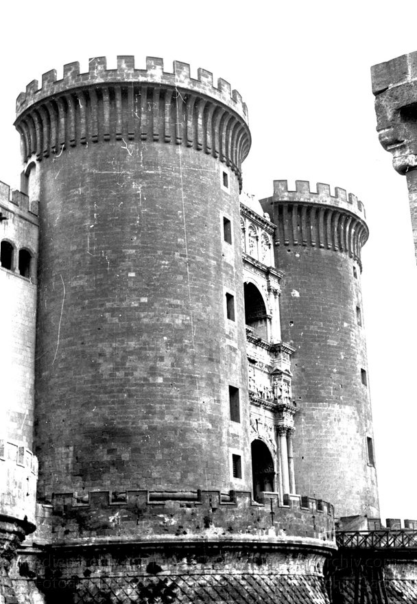 1955. Italien. Neapel. -  Italy. Naples -  Italia. Napoli. Castel Nuovo. Maschio Angioino. Burg
1955. Italien. Provinz Neapel. Region Kampanien. Neapel. -  Italy. Naples -  Italia. Campania. Napoli. Castel Nuovo. Maschio Angioino. Burg
Schlüsselwörter: 1955;Burg;Campania;Castel Nuovo;Italia;Italien;Italy;Kampanien;Maschio Angioino;Naples;Napoli;Neapel