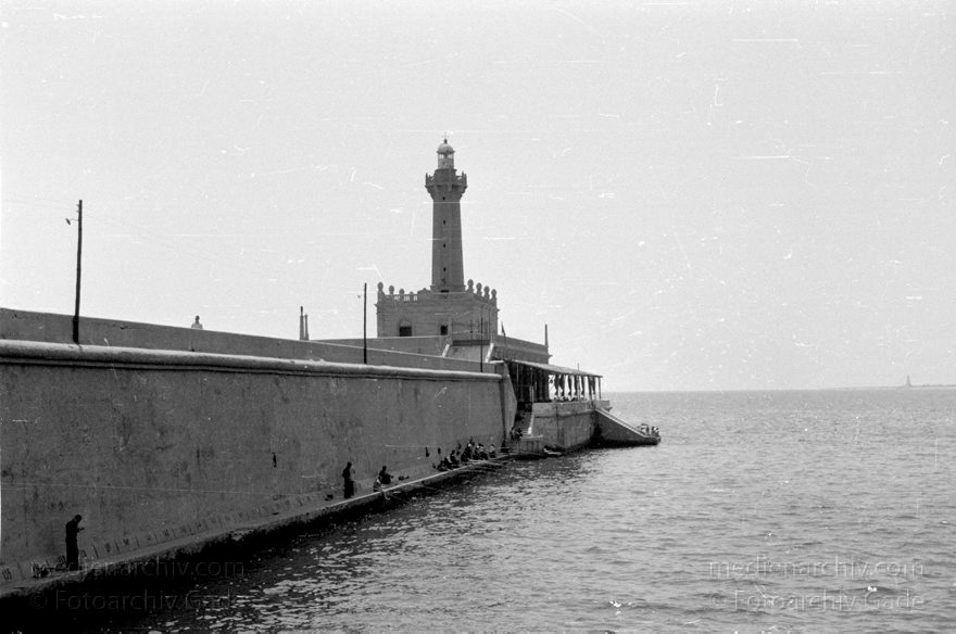 1955. Italien. Neapel. -  Italy. Naples -  Italia. Napoli
1955. Italien. Provinz Neapel. Region Kampanien. Neapel. -  Italy. Naples -  Italia. Campania. Napoli
Schlüsselwörter: 1955;Campania;Hafenmole;Italia;Italien;Italy;Kampanien;Leuchturm;Naples;Napoli;Neapel