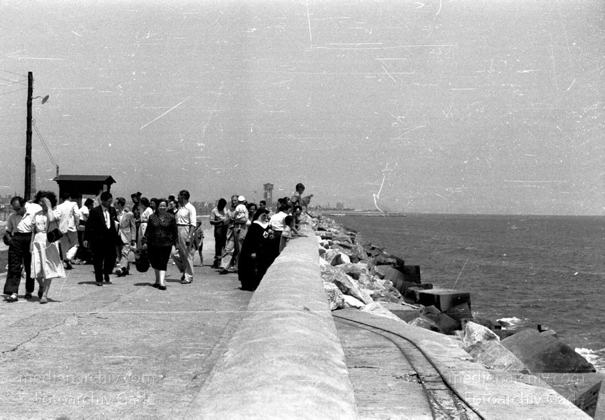 1955. Italien. Neapel. -  Italy. Naples -  Italia. Napoli
1955. Italien. Provinz Neapel. Region Kampanien. Neapel. -  Italy. Naples -  Italia. Campania. Napoli
Schlüsselwörter: 1955;Campania;Hafenmole;Italia;Italien;Italy;Kampanien;Naples;Napoli;Neapel