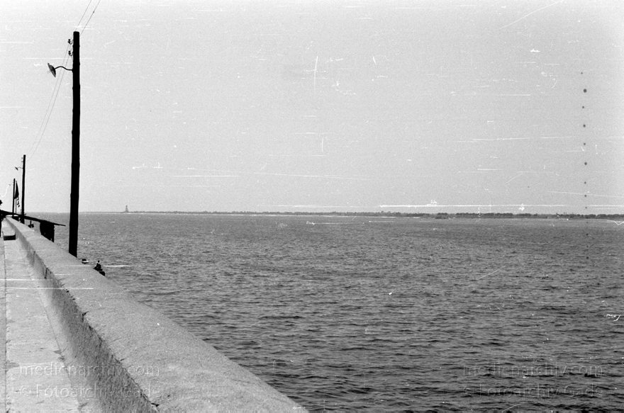 1955. Italien. Neapel. -  Italy. Naples -  Italia. Napoli
1955. Italien. Provinz Neapel. Region Kampanien. Neapel. -  Italy. Naples -  Italia. Campania. Napoli
Schlüsselwörter: 1955;Campania;Hafenmole;Italia;Italien;Italy;Kampanien;Naples;Napoli;Neapel