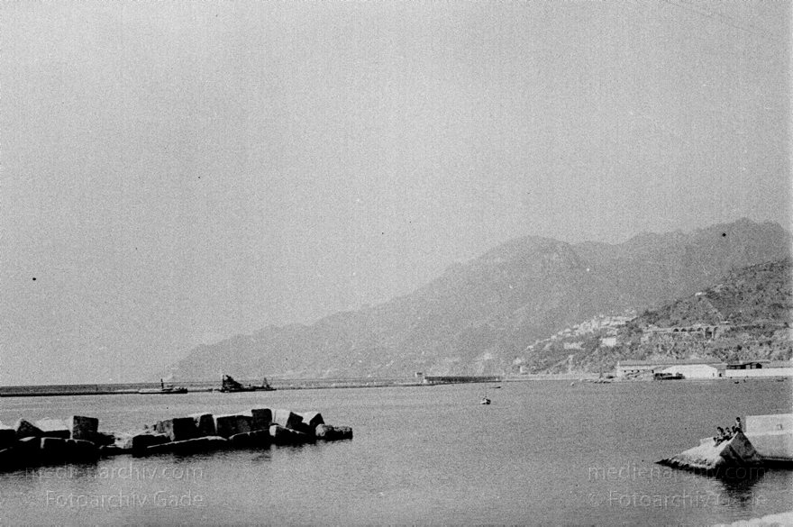 1955. Italien. Sizilien. Palermo. Küste. Mittelmeer
1955. Italien. Sizilien. Palermo. Küste. Mittelmeer - Italy. Sicily - Italia. Sicilia
Schlüsselwörter: 1955;Italia;Italien;Italy;Mittelmeer;Palermo;Sicilia;Sicily;Sizilien