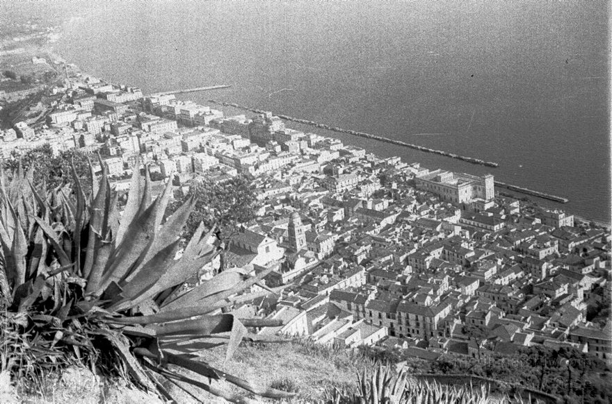 1955. Italien. Sizilien. Palermo. Küste. Mittelmeer
1955. Italien. Sizilien. Palermo. Küste. Mittelmeer - Italy. Sicily - Italia. Sicilia
Schlüsselwörter: 1955;Italia;Italien;Italy;Mittelmeer;Palermo;Sicilia;Sicily;Sizilien